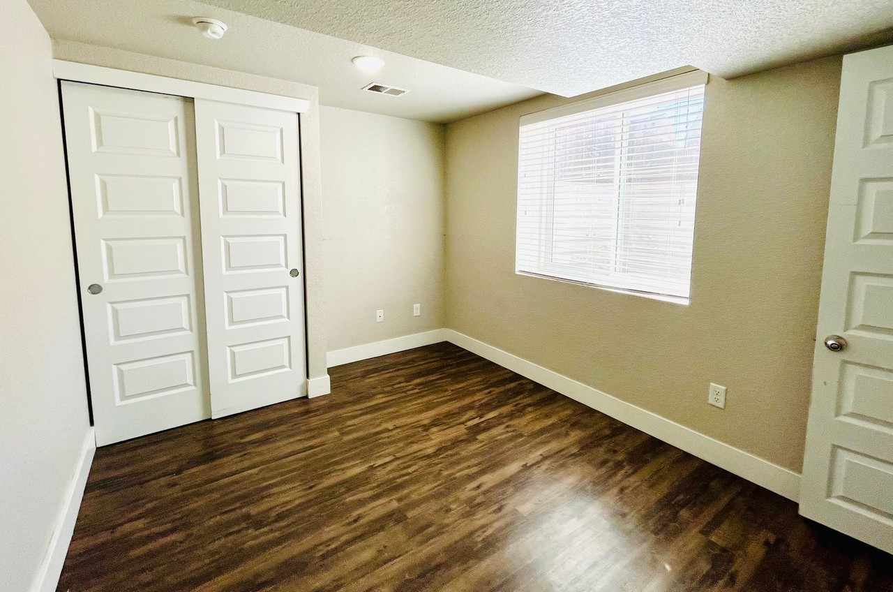 1559 - Photo 3 of 11
