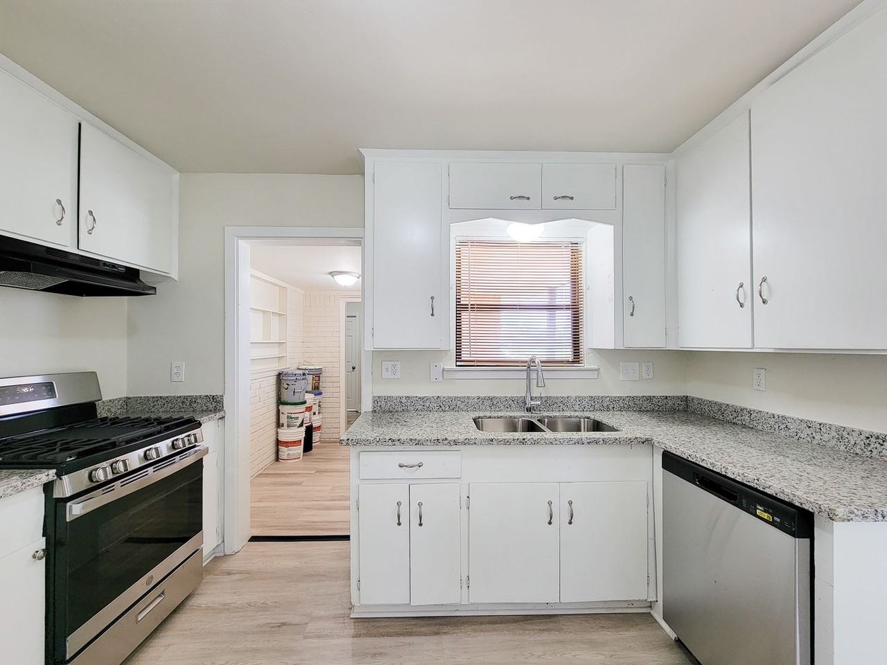 133 S Yaupon St - Photo 3 of 42
