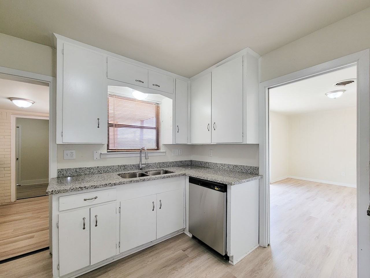 133 S Yaupon St - Photo 4 of 42