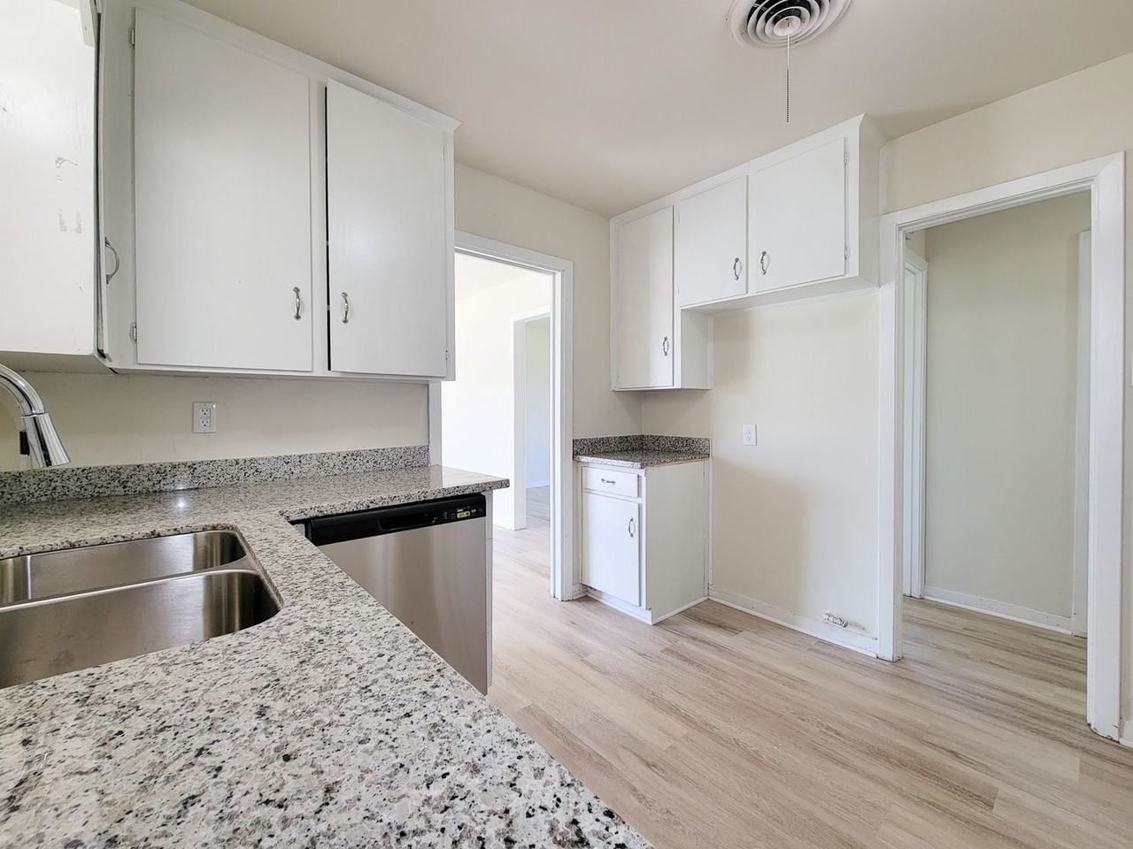 133 S Yaupon St - Photo 5 of 42