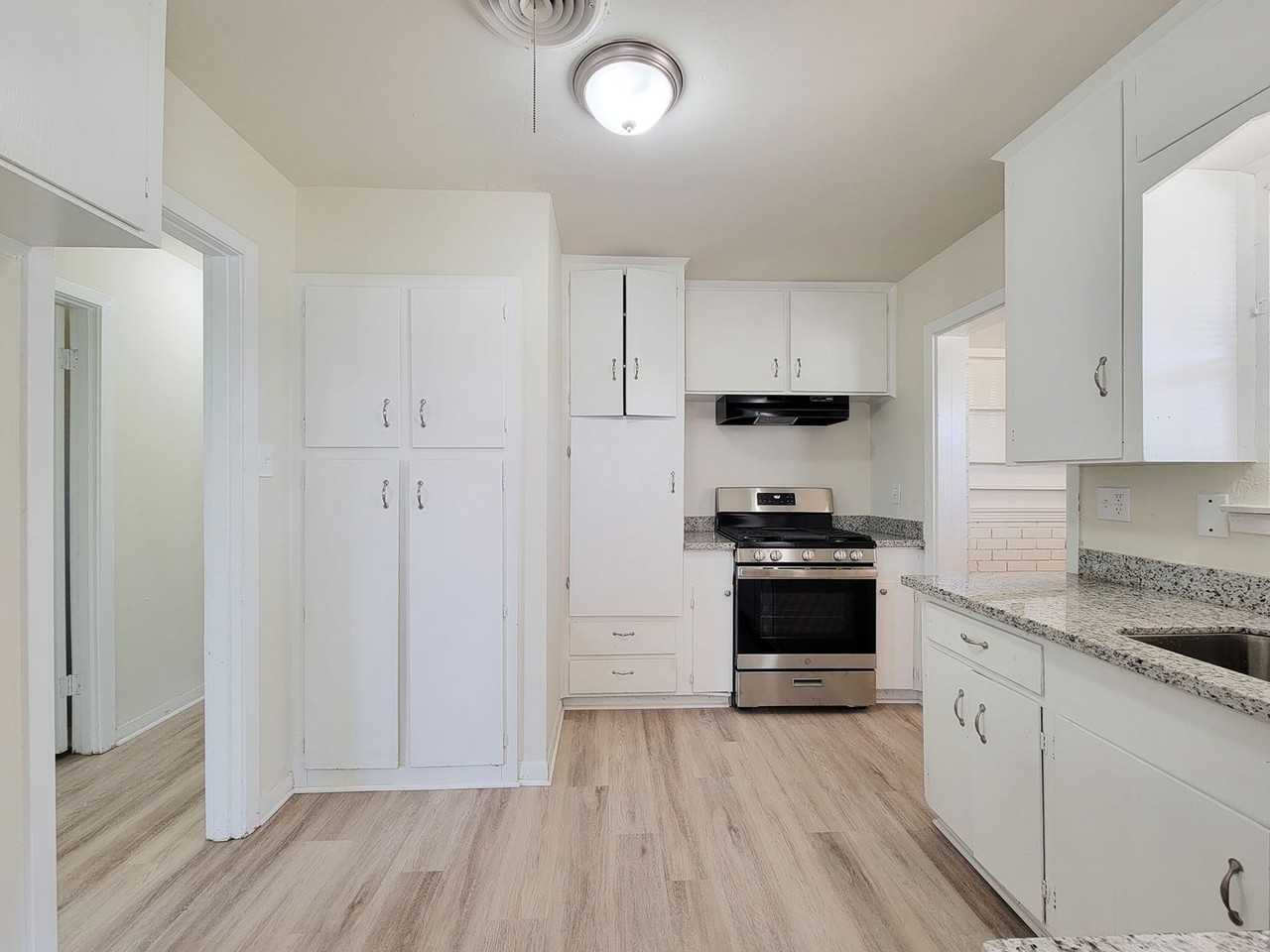133 S Yaupon St - Photo 6 of 42