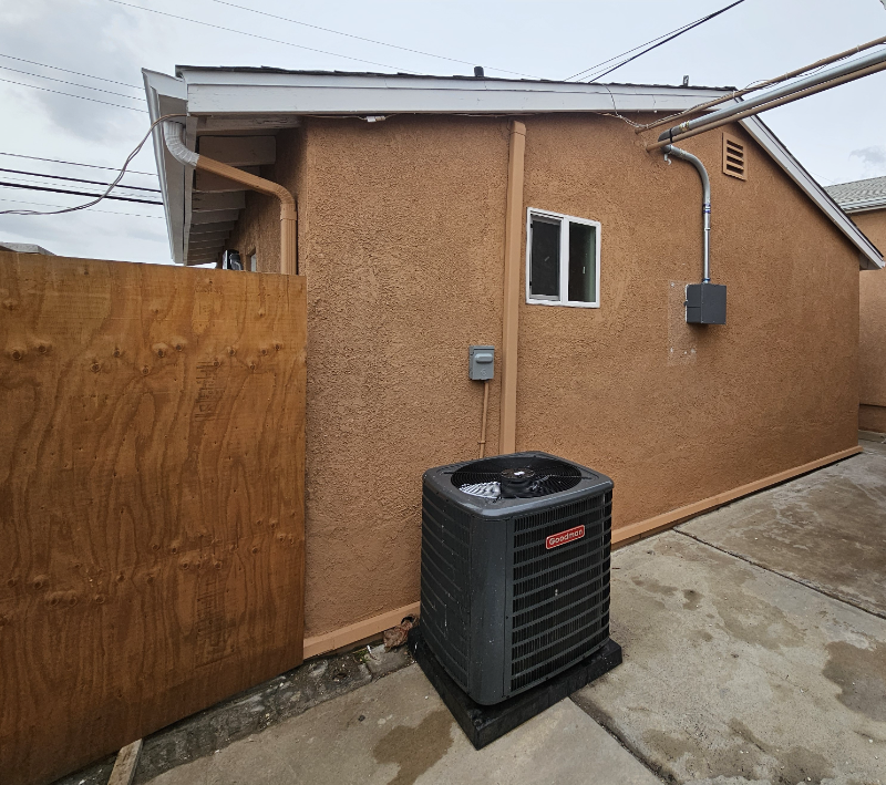 853 Kempton St - Photo 6 of 20