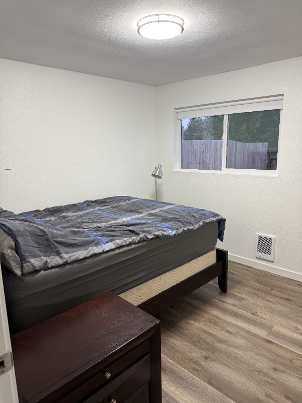 15215 8th Ave Ne - Photo 6 of 20