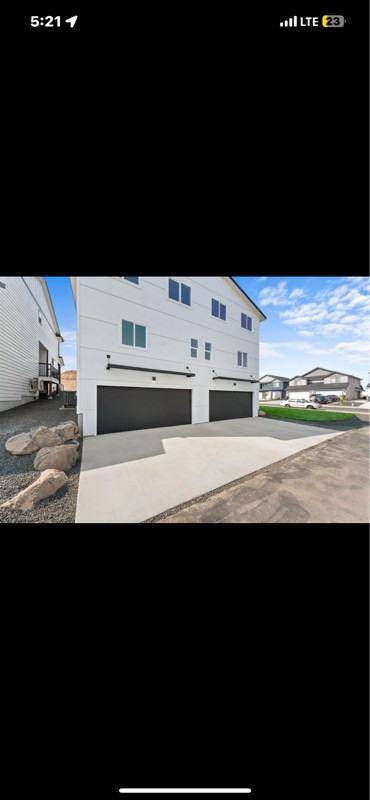 1117 Greenfield Dr - Photo 3 of 20