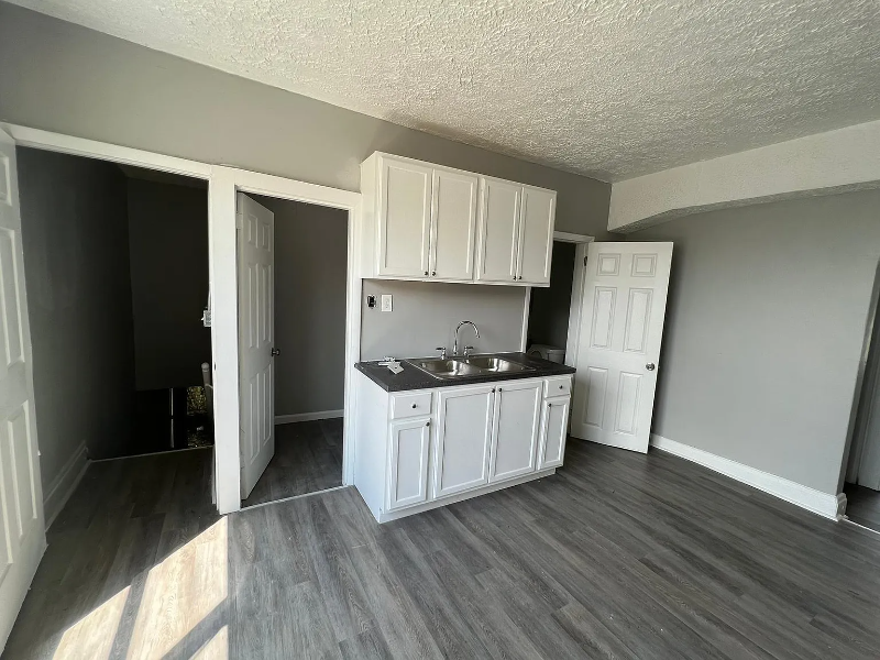 929 4th Ave #3 - Photo 2 of 7