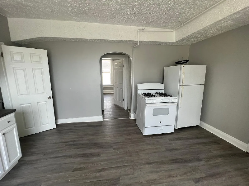 929 4th Ave #3 - Photo 3 of 7