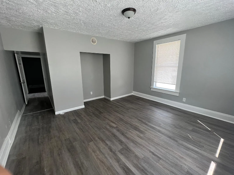 929 4th Ave #3 - Photo 4 of 7