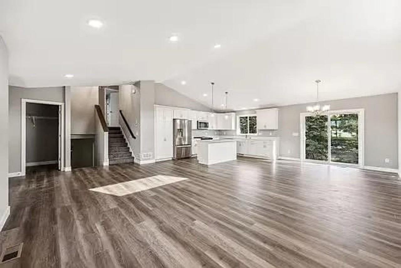 11044 34th St Ne - Photo 3 of 17