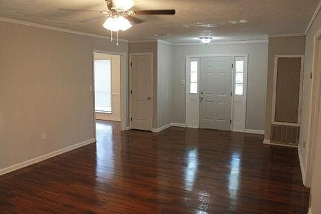 3811 Beacon Dr - Photo 2 of 12