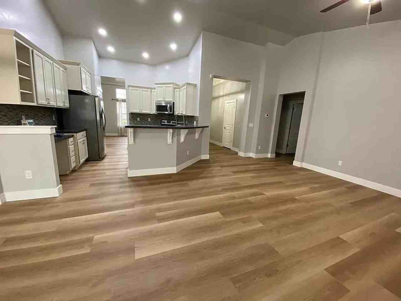 180 Canyon Crest Dr W - Photo 2 of 13
