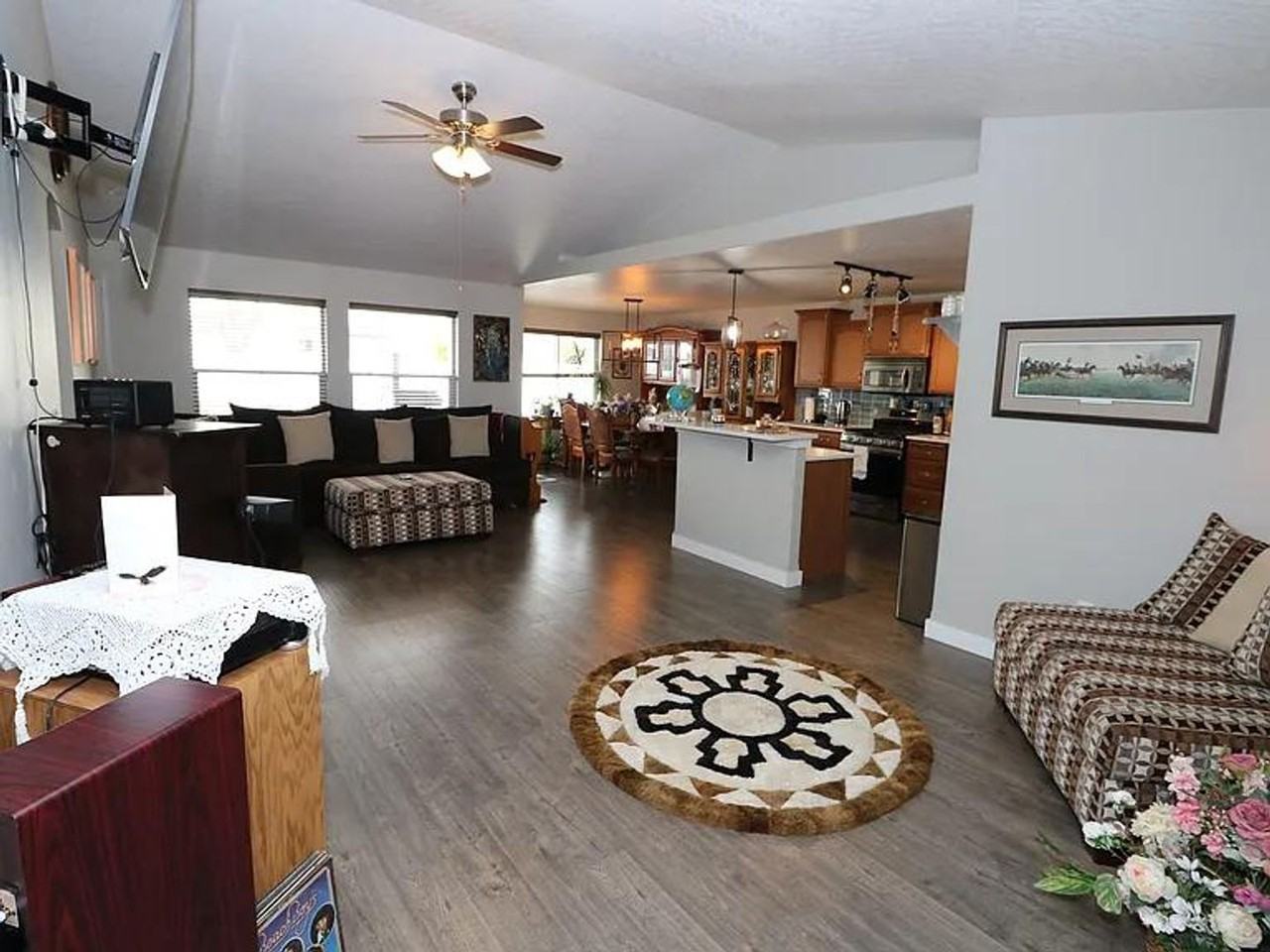 8025 N Chateaux Dr - Photo 3 of 28