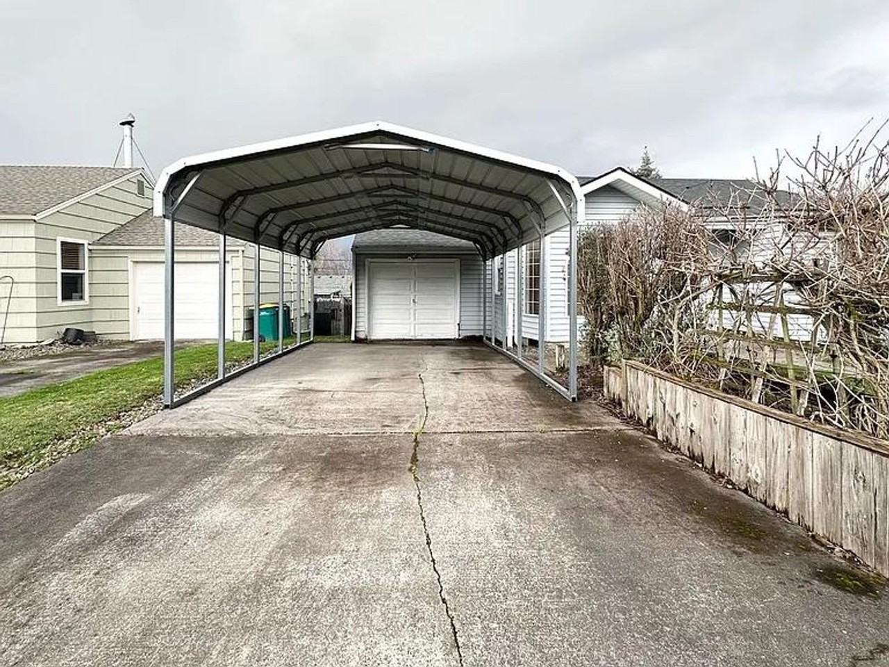 108 Maple Blvd - Photo 2 of 10