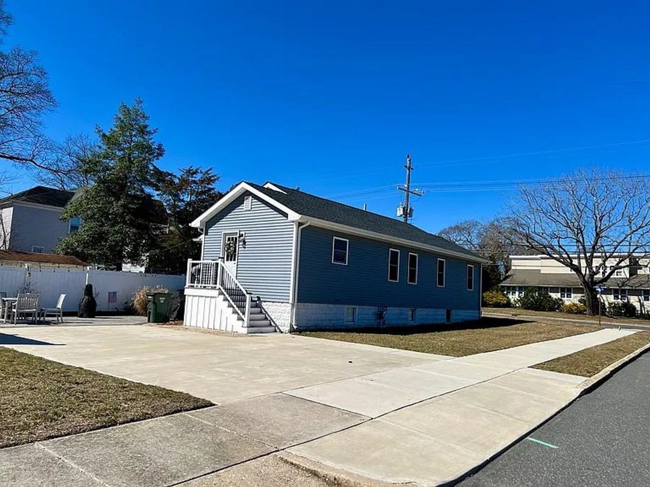 400 Shore Rd - Photo 2 of 12