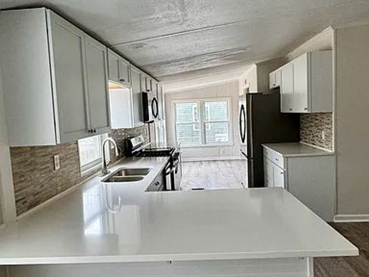 2707 Bayshore Rd - Photo 2 of 18