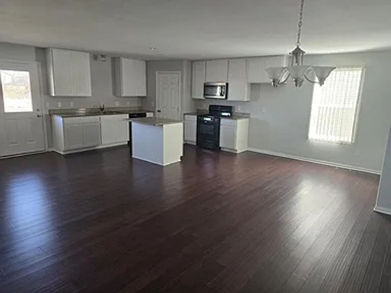 2068 Meadow Ave - Photo 2 of 16
