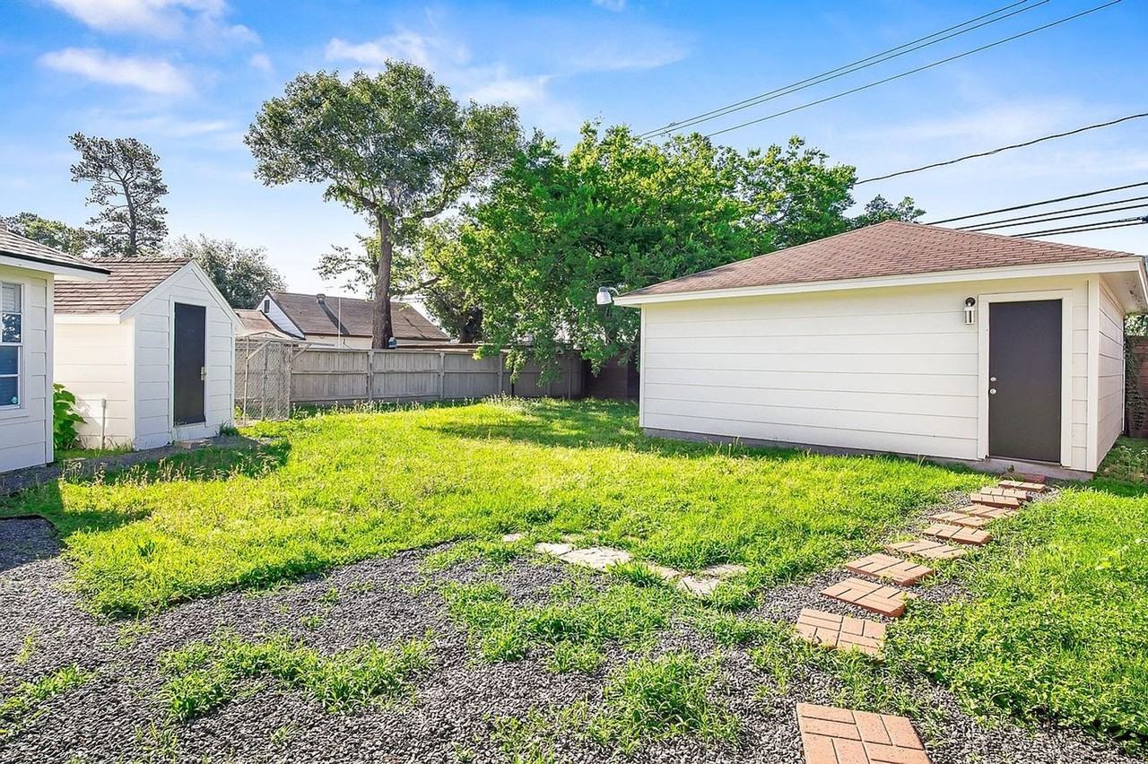 1253 Du Barry Ln - Photo 2 of 20