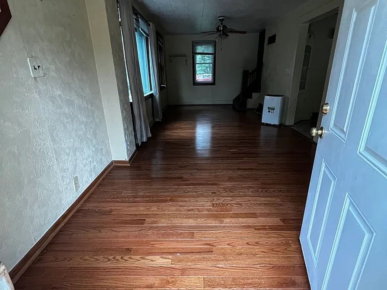 722 Queen Anne St - Photo 2 of 12