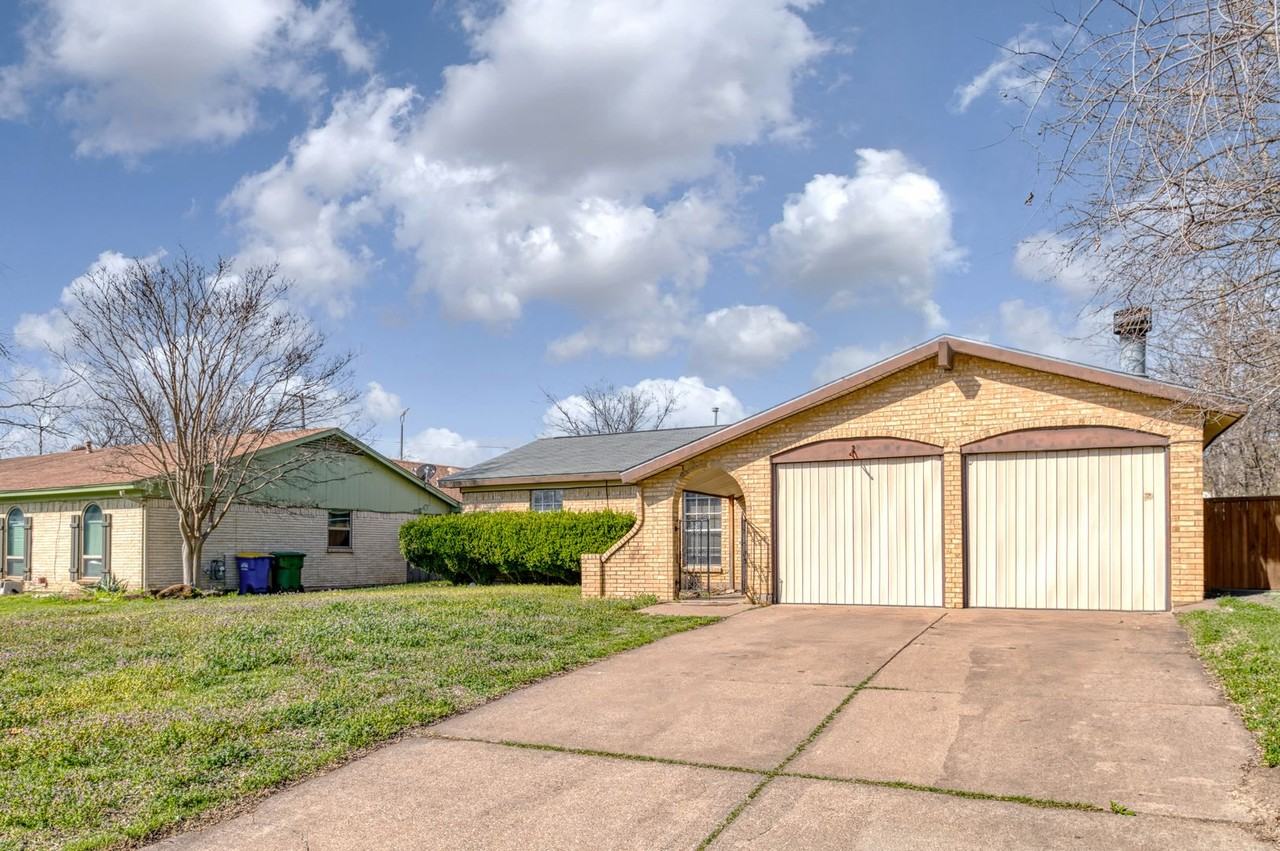6105 Lalagray Ln - Photo 2 of 36