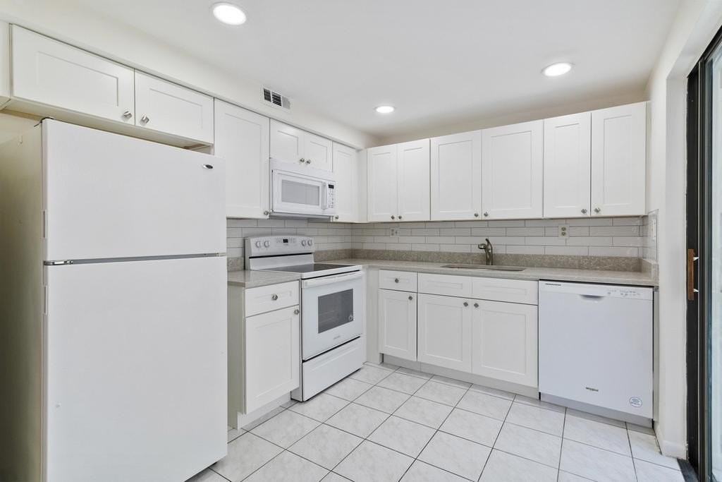 115 Capri Trail - Photo 3 of 34