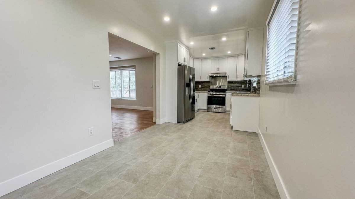 1731 Date Ave - Photo 2 of 24