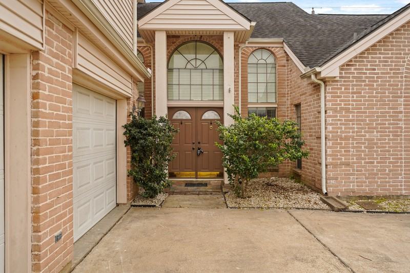 1018 Meadowlark Ln - Photo 2 of 28