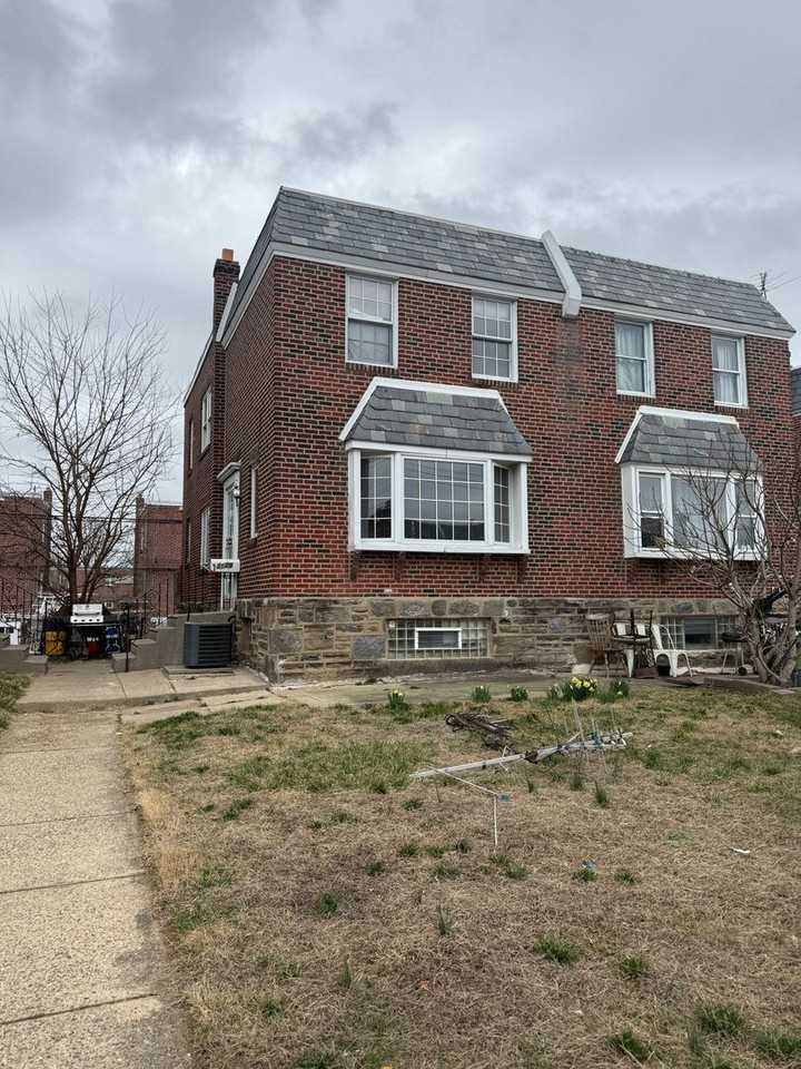 3129 Windish St - Photo 3 of 50
