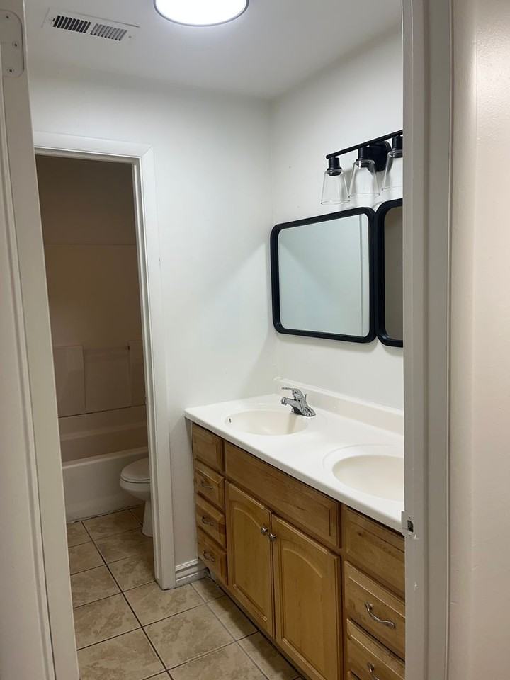 625 N 1100 W - Photo 7 of 17