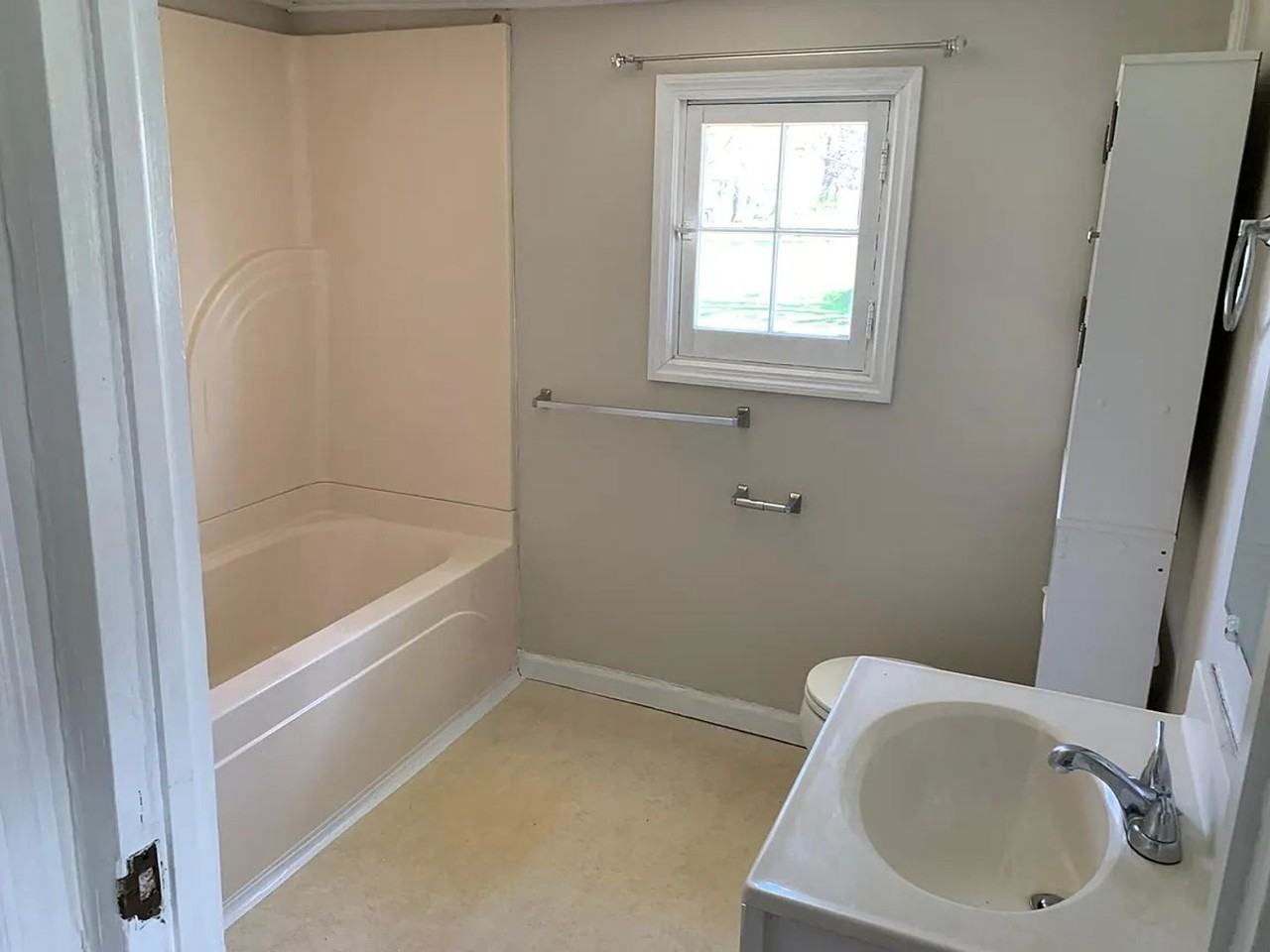 355 Smith St - Photo 3 of 9