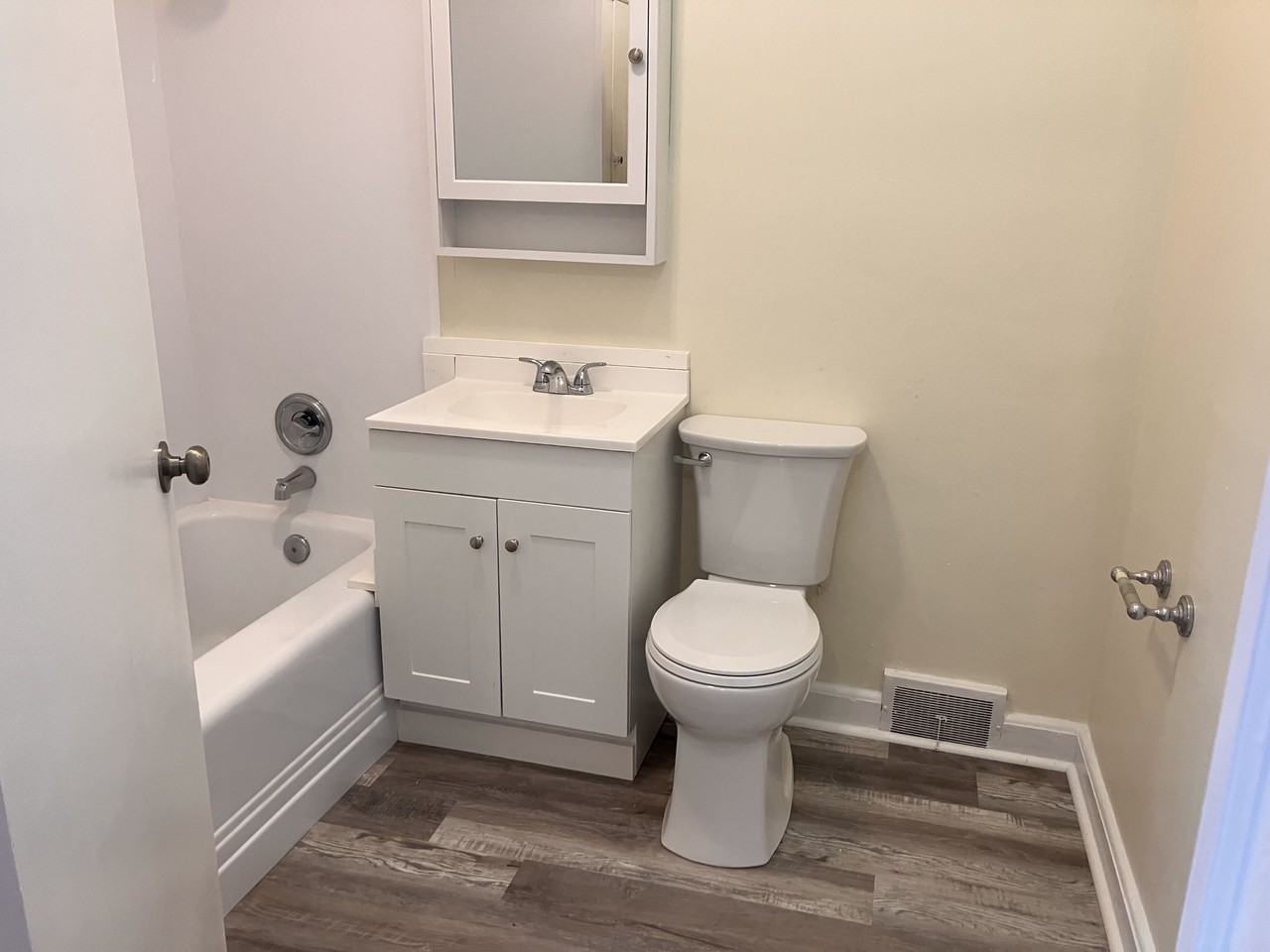 308 Thirteenth - Photo 3 of 16