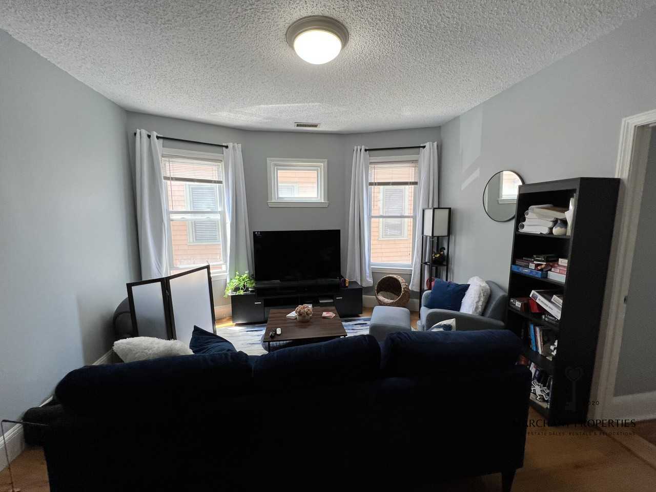 911 Harvard St #2R - Photo 7 of 14