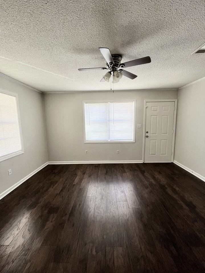 207 Lake Dr #B - Photo 2 of 10