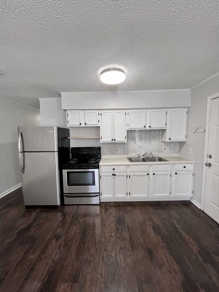 207 Lake Dr #B - Photo 3 of 10