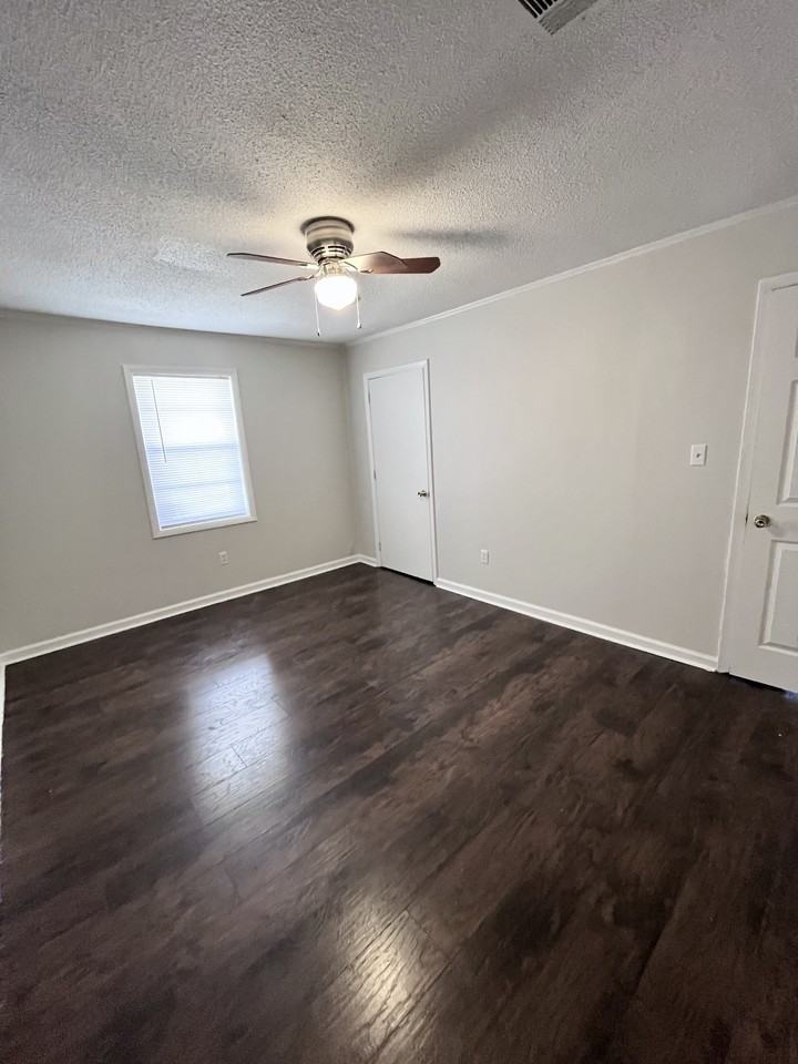 207 Lake Dr #B - Photo 6 of 10