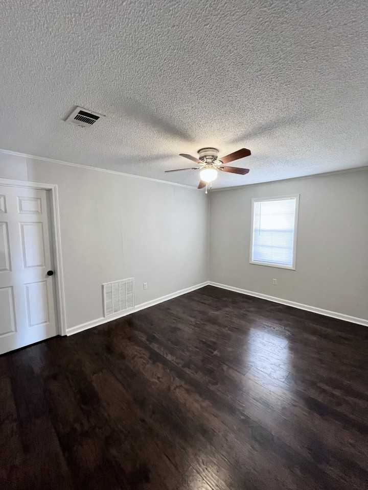 207 Lake Dr #B - Photo 7 of 10