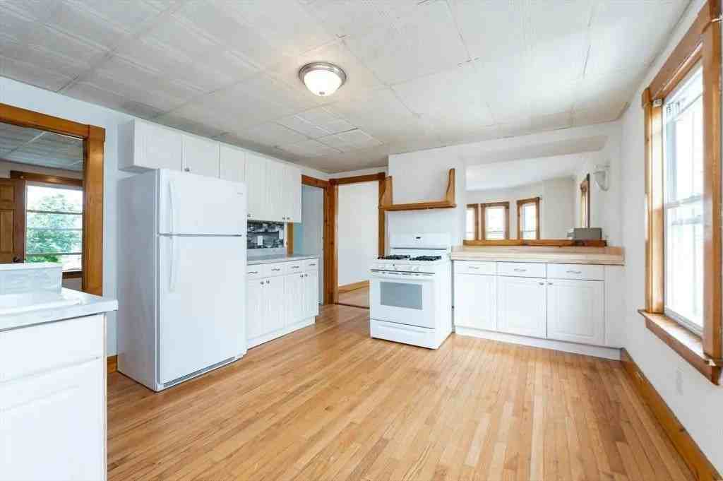 42 Bowdoin St - Photo 3 of 13