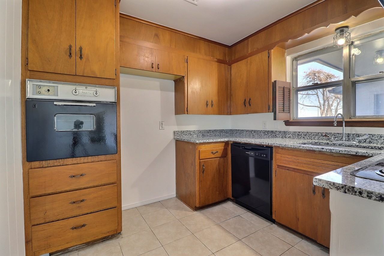 5115 E 17th St #NA - Photo 2 of 17