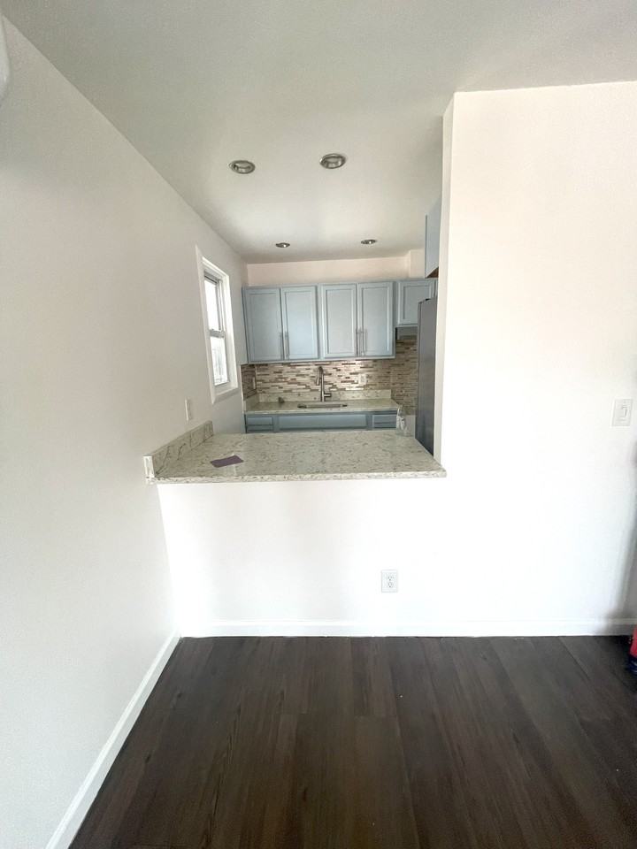 1038 Tiffany St #3 - Photo 3 of 10