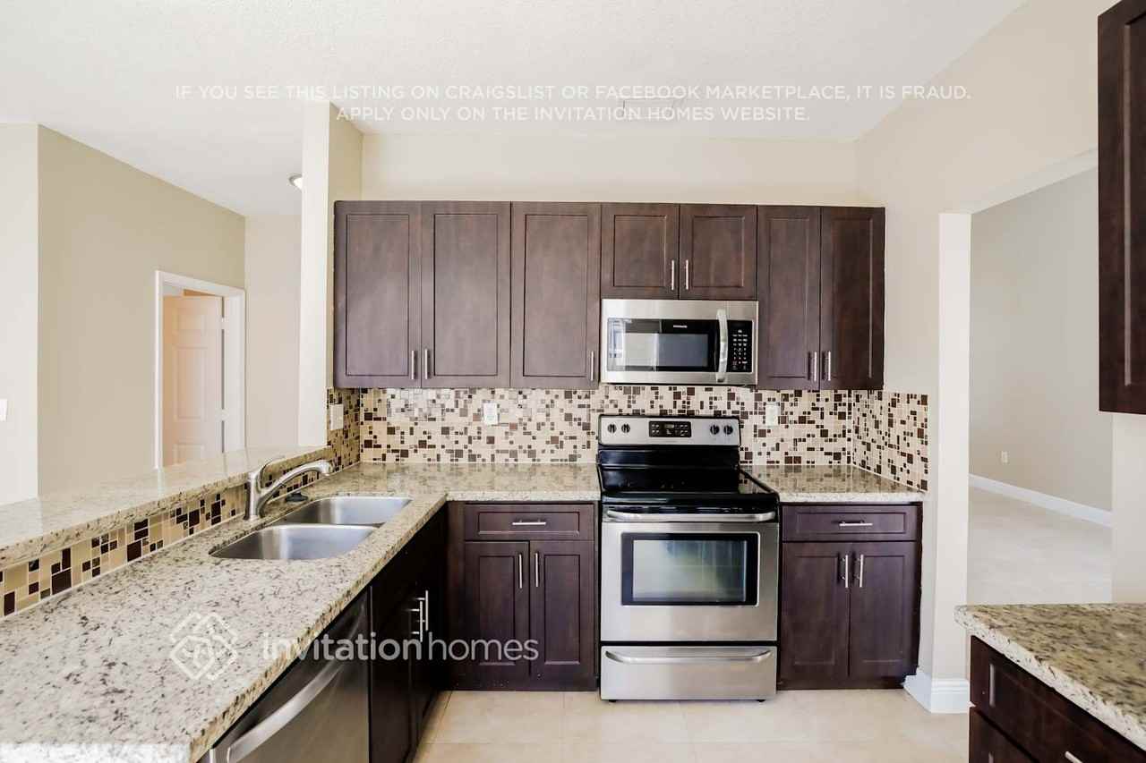 16386 Nw 22nd St - Photo 7 of 18