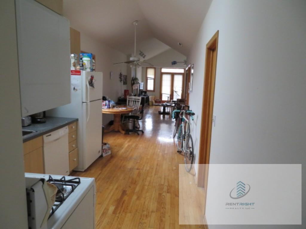 819 N Wood St #3 - Photo 2 of 20