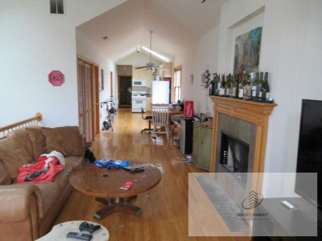 819 N Wood St #3 - Photo 5 of 20