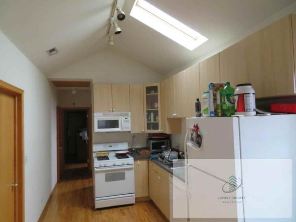 819 N Wood St #3 - Photo 6 of 20
