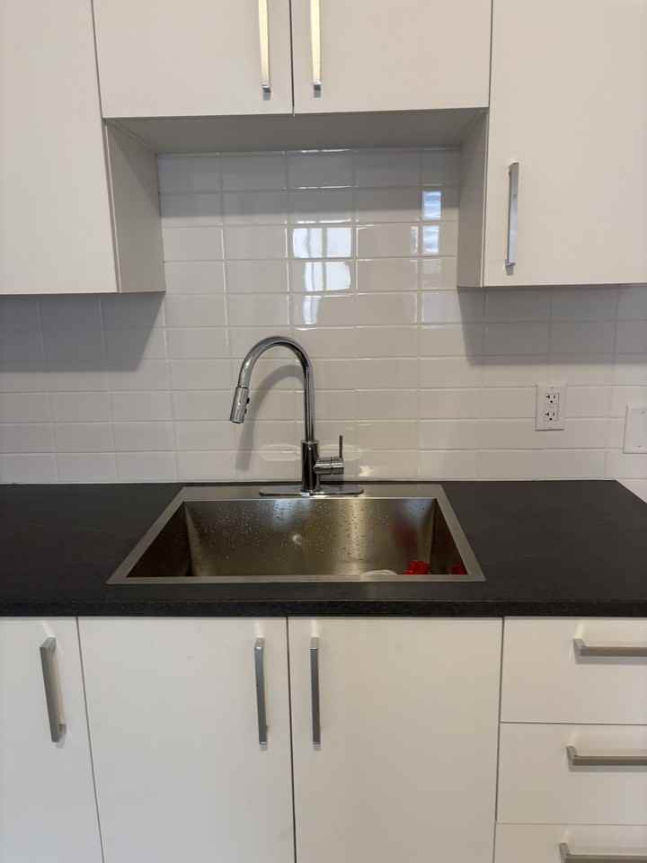 7545 Avenue Stuart #3 - Photo 5 of 24