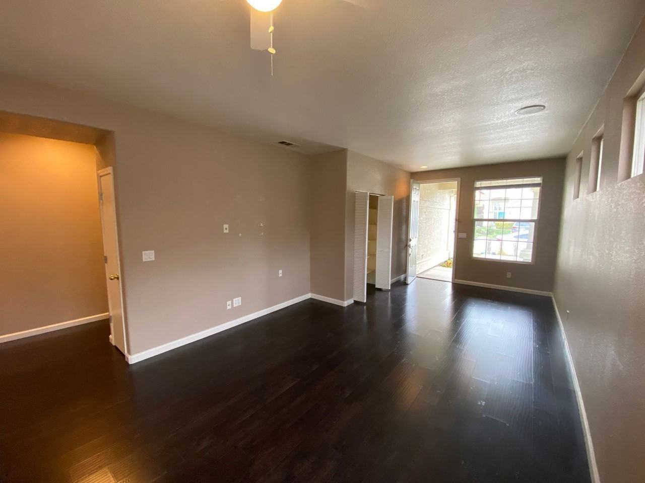 5252 Bay St - Photo 3 of 17