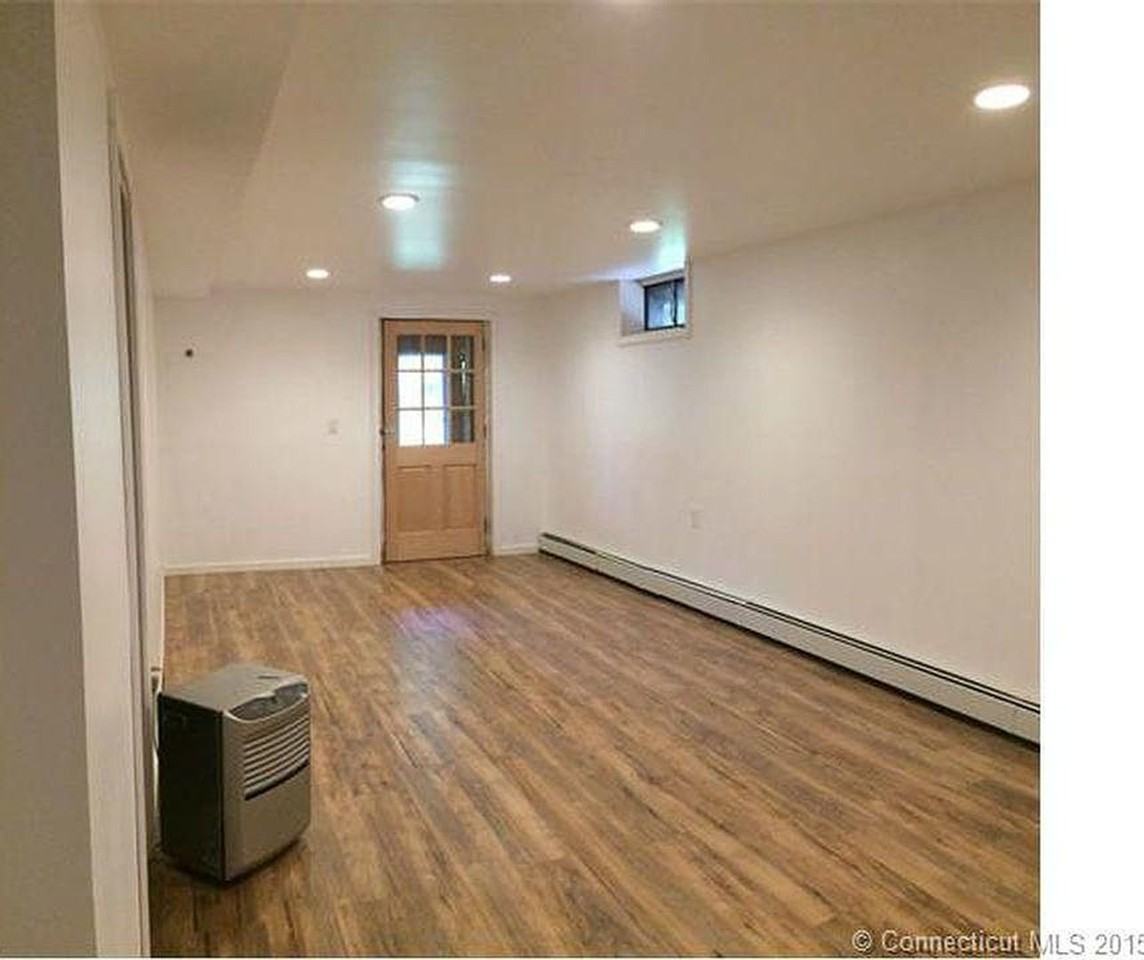 20 Whitney Ave - Photo 3 of 4