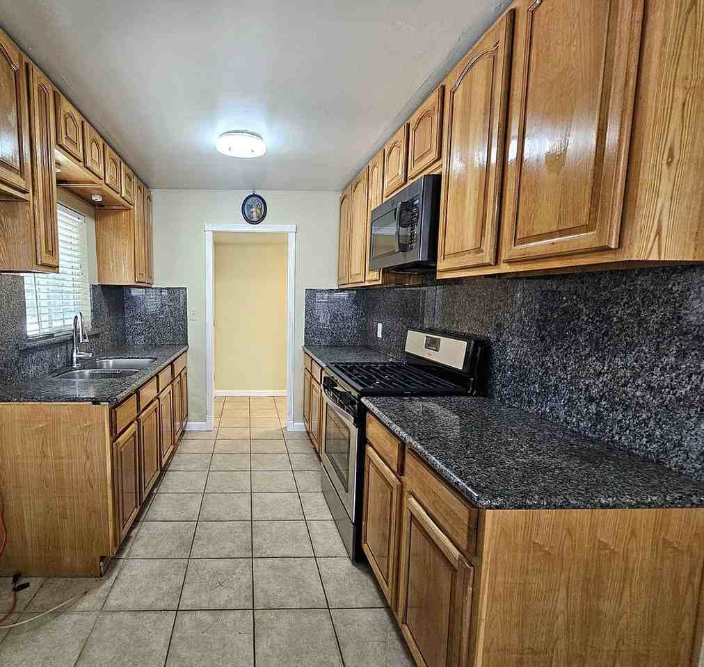 4301 26th Ave - Photo 2 of 5