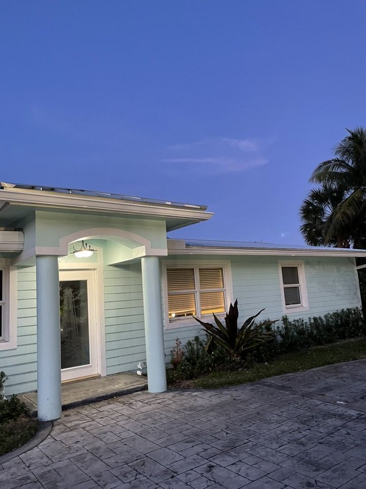 2201 NE 49th St - Photo 3 of 23