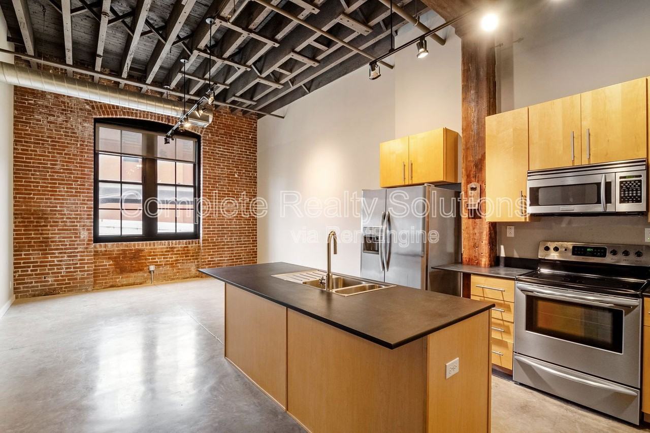 614 S 7th St #402