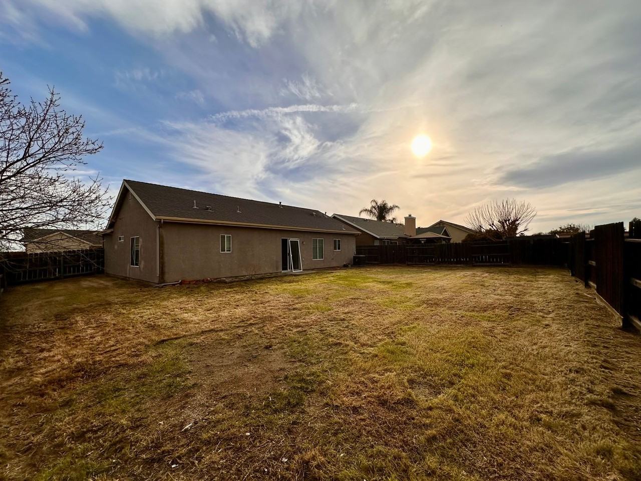 2118 Mcintyre St - Photo 3 of 13