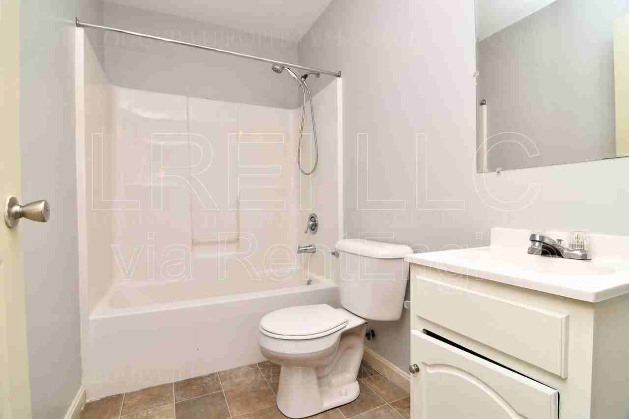 304 Keeneland Dr #1B - Photo 4 of 18