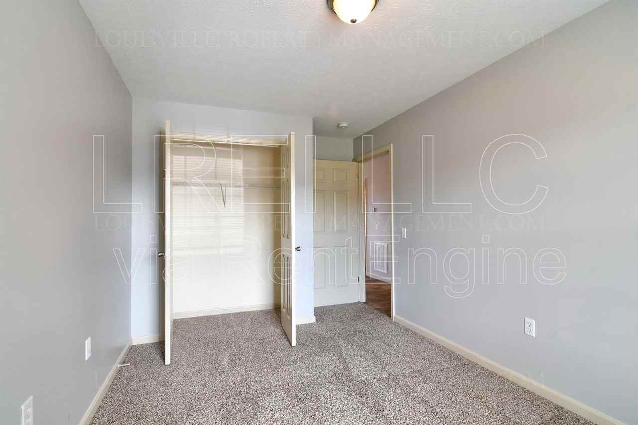 304 Keeneland Dr #1B - Photo 6 of 18